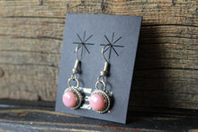 Load image into Gallery viewer, Simple Pink Conch Earrings