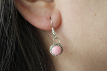 Load image into Gallery viewer, Simple Pink Conch Earrings