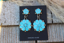 Load image into Gallery viewer, Turquoise Flower Earrings