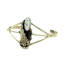 Load image into Gallery viewer, White Howlite Feather Bracelet