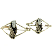 Load image into Gallery viewer, White Howlite Feather Bracelet