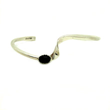 Load image into Gallery viewer, Wavy Black Onxy Bracelet