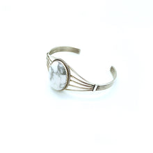 Load image into Gallery viewer, White Howlite Bracelet